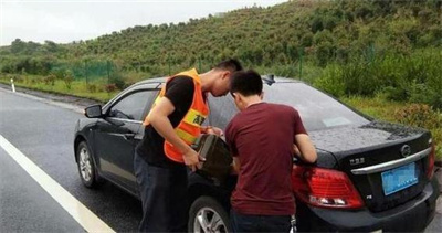 阿拉善右旗永福道路救援